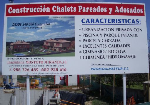 cartel de las casas de El Carbayu en 2007