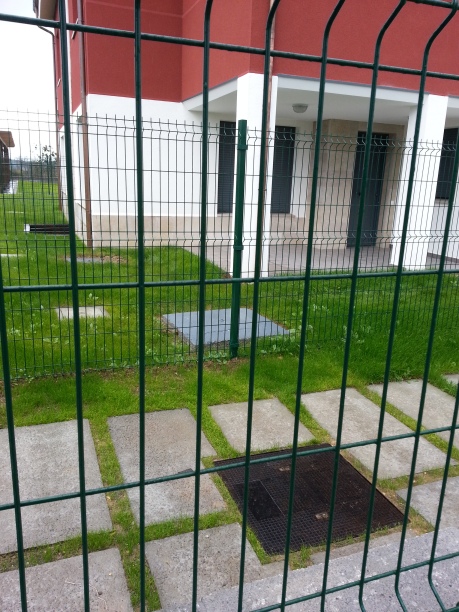 pozo de bombeo de NUESTROS adosados en las casas de la urbanización de El Sucu en El Carbayu (Lugones)